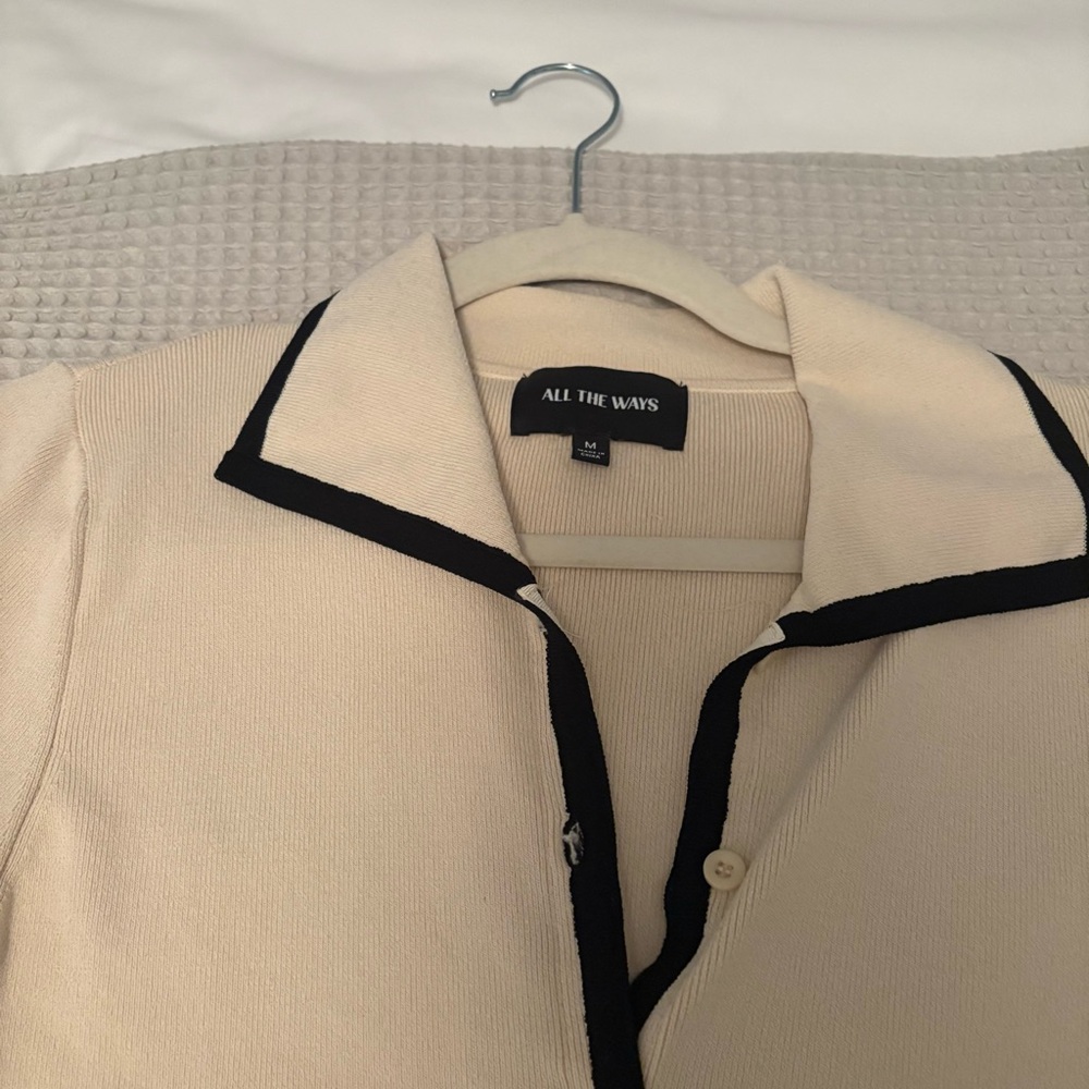 Chic Cream Top and Mini Skirt with Black Accents - Picture 10 of 10